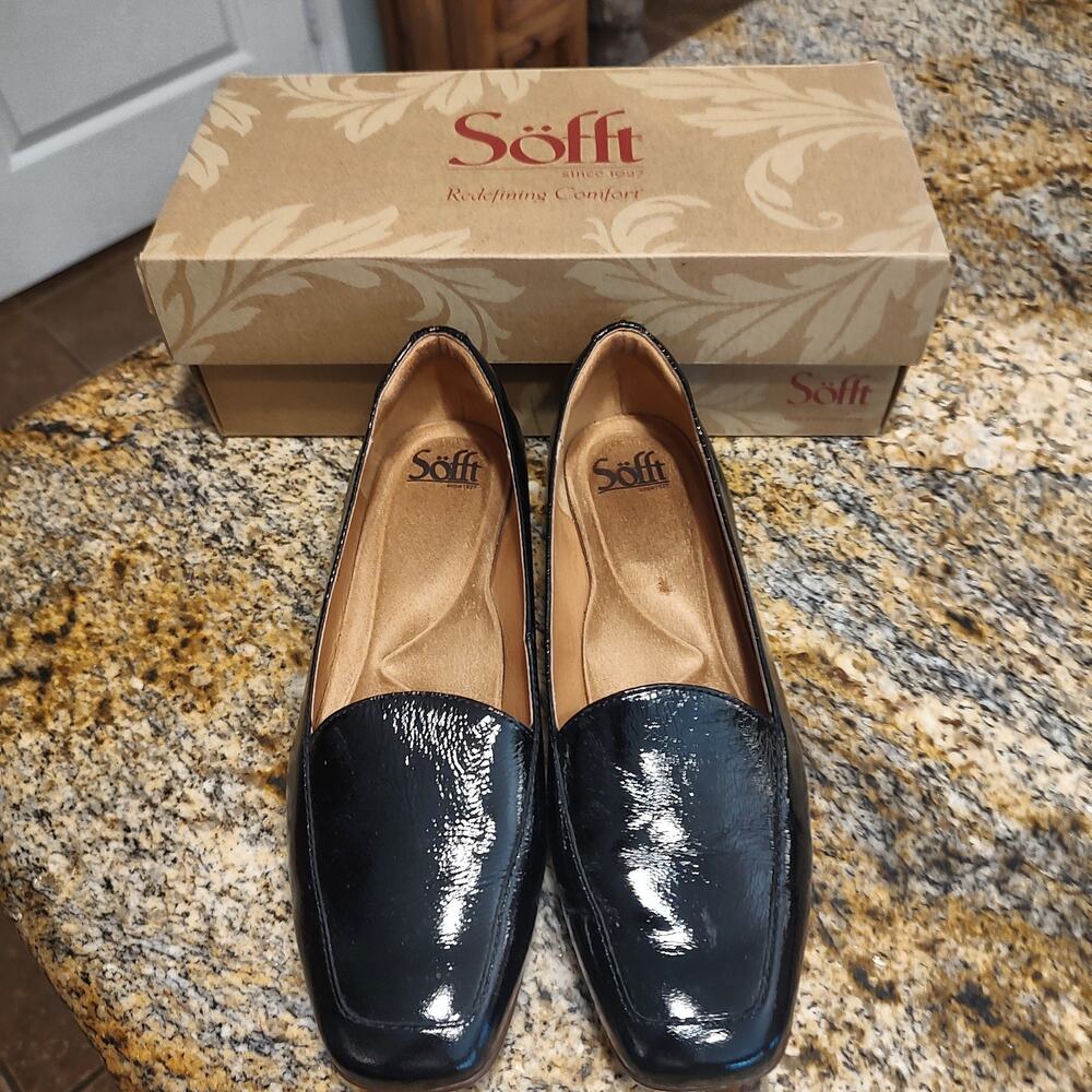Söfft Black Womens Leather Flats Size 7.5M ID SF009061